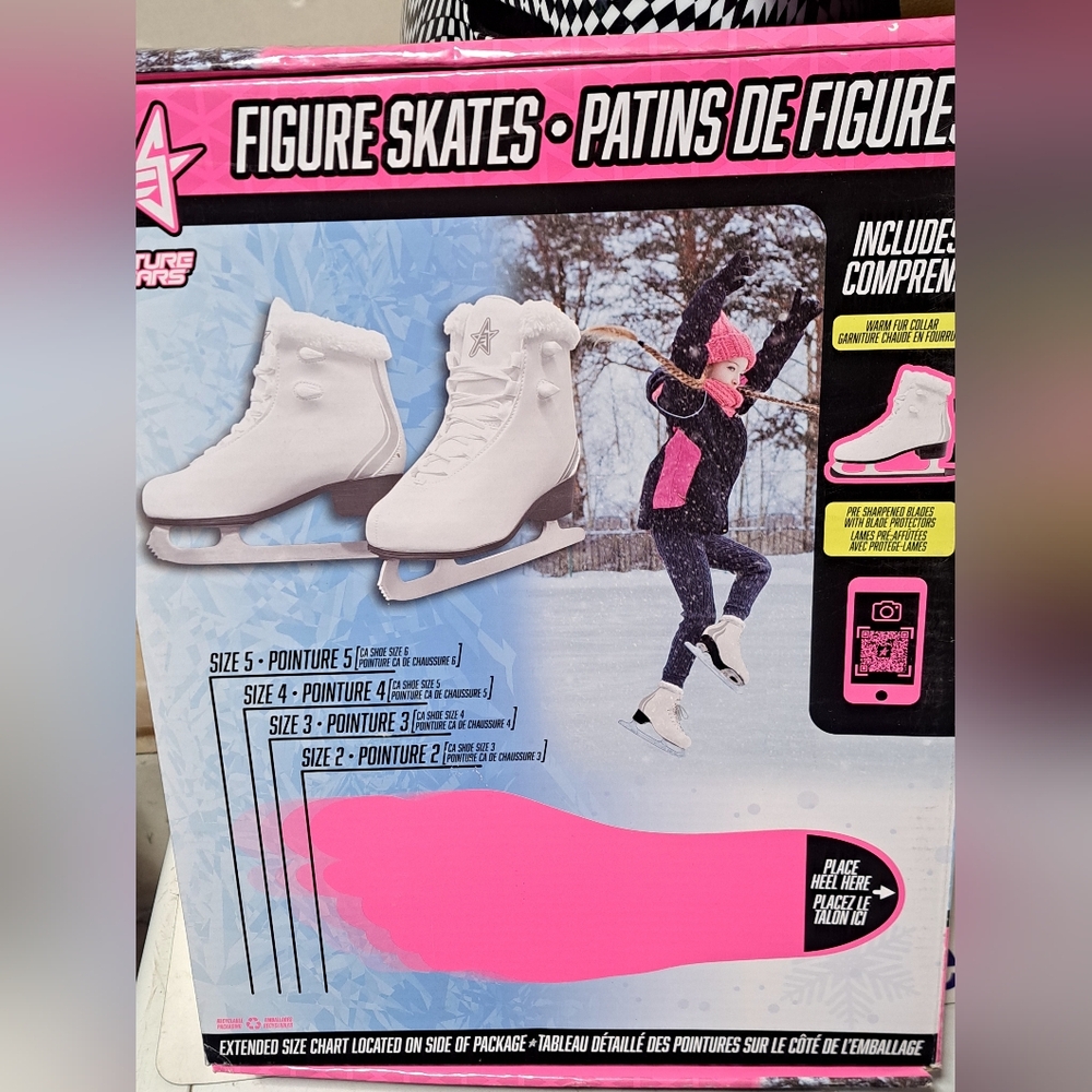 New Future Stars White Figure Skates with Star Logo And Fur Trims. Junior Size 3
